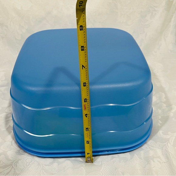 NEW (NIP) Tupperware Impressions Reversible Square Cake Taker with Green Handle - Picture 10 of 13